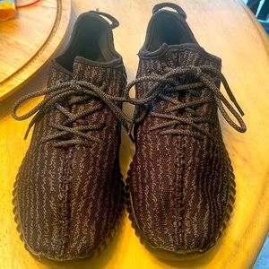 Very gently worn 2023 Yeezy Adidas Boost 350 “Pirate Black” men’s size 8.5